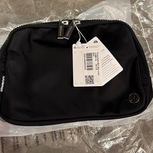 Lululemon Black Everywhere Belt Bag Large